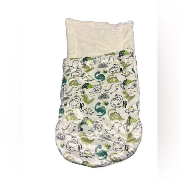 Dinosaur Print Baby Swaddle Blanket And 8 baby bibs - Picture 1 of 5